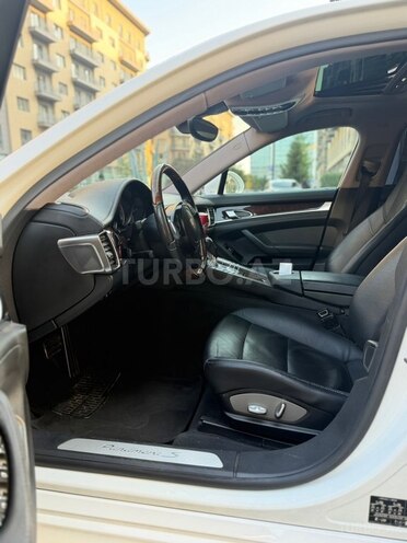 Porsche Panamera-20