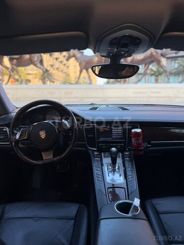 Porsche Panamera-19