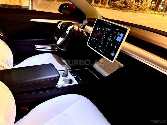 Tesla Model 3-4
