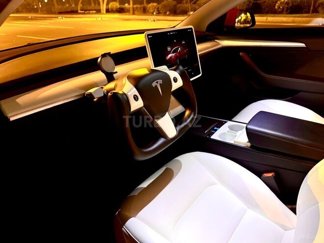 Tesla Model 3-5