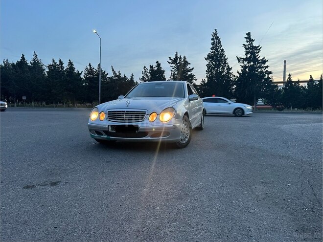 Mercedes E 270-1
