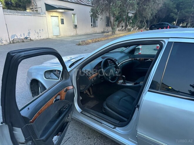 Mercedes E 270-5