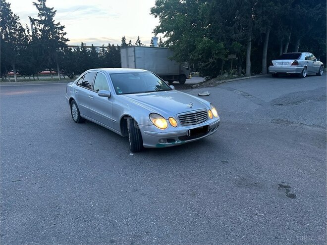 Mercedes E 270-2