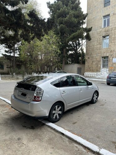 Toyota Prius-5