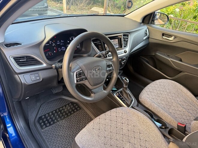 Hyundai Accent-2