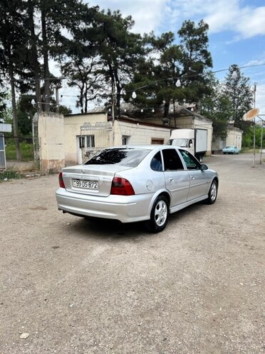 Opel Vectra-13
