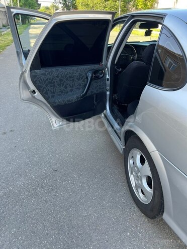 Opel Vectra-10