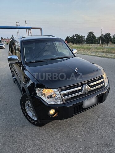 Mitsubishi Pajero-1