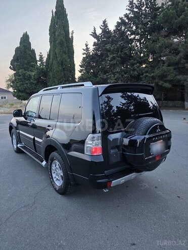 Mitsubishi Pajero-4