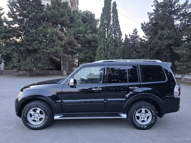 Mitsubishi Pajero-5