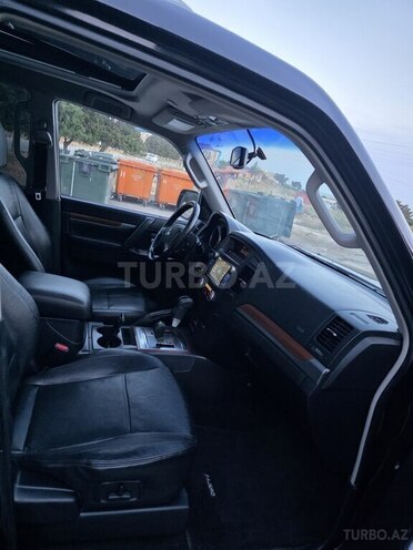 Mitsubishi Pajero-7