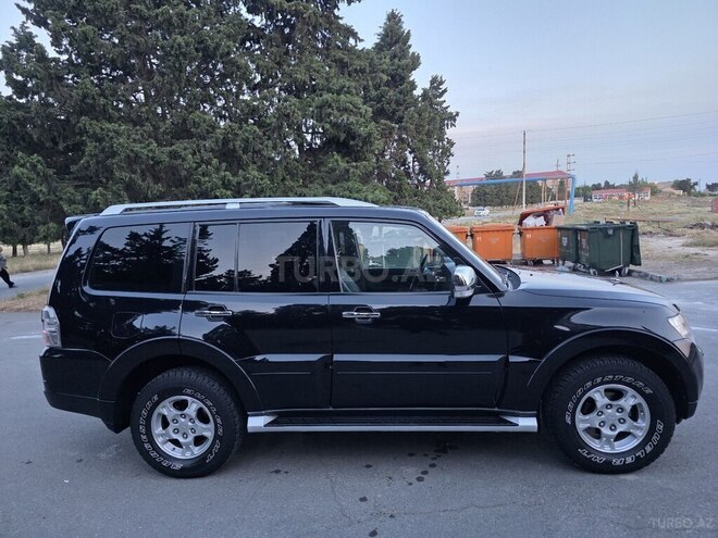 Mitsubishi Pajero-6