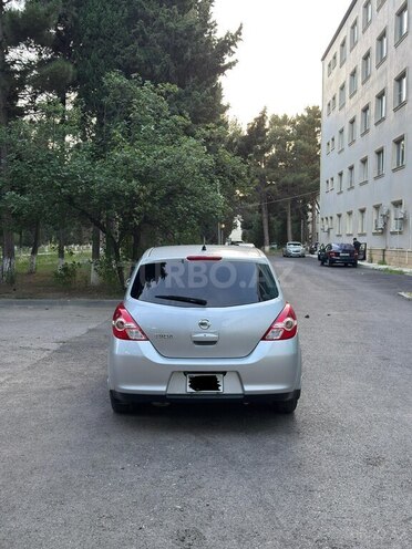 Nissan Tiida-4