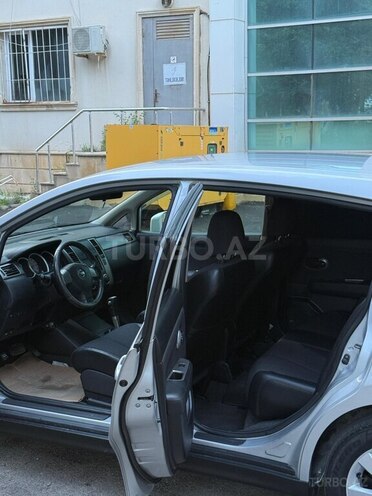 Nissan Tiida-6