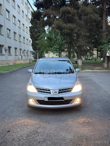 Nissan Tiida-1