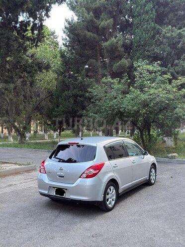 Nissan Tiida-5