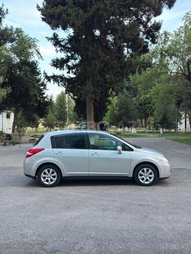 Nissan Tiida-11