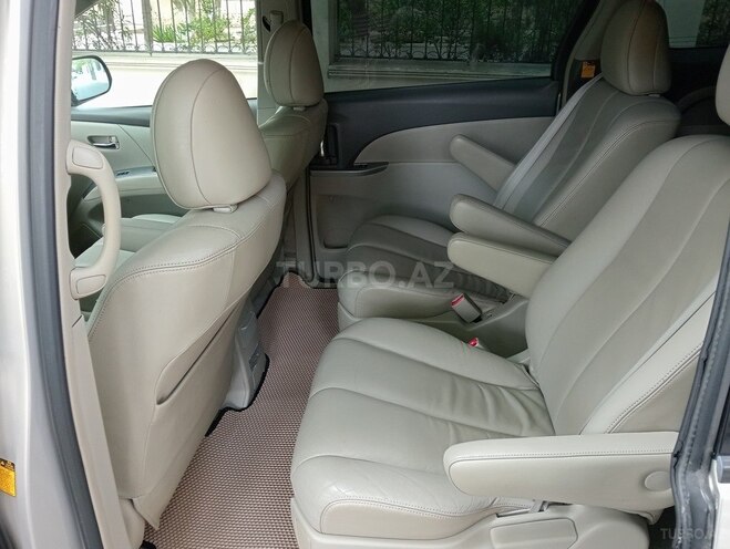 Toyota Previa-2