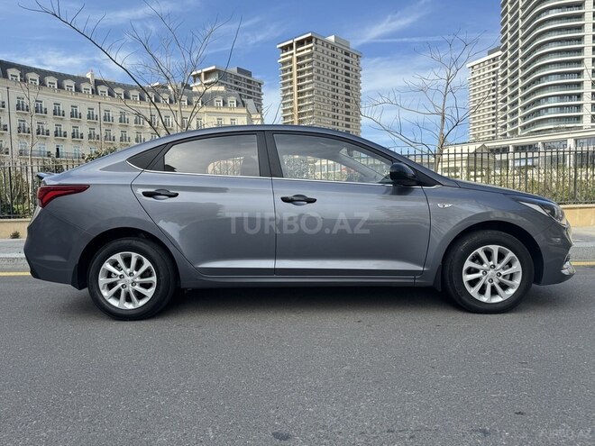 Hyundai Accent-3