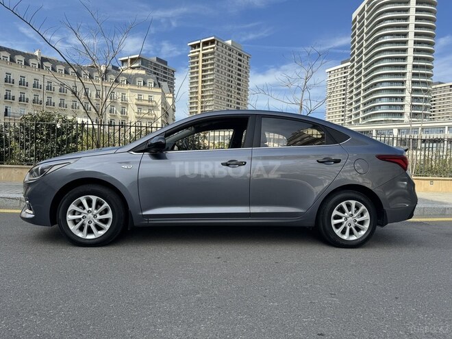 Hyundai Accent-4