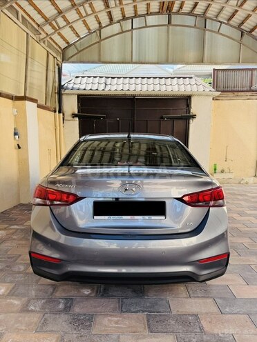 Hyundai Accent-5