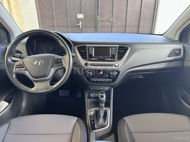 Hyundai Accent-6