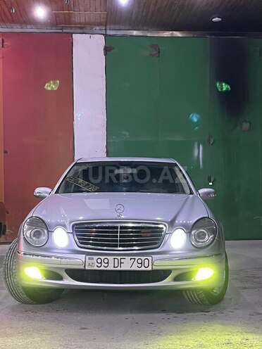 Mercedes E 240-1