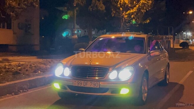 Mercedes E 240-3