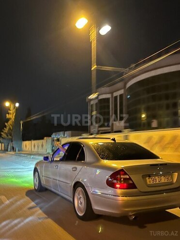 Mercedes E 240-4
