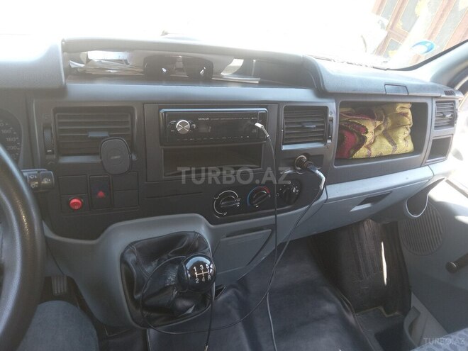 Ford Transit-6