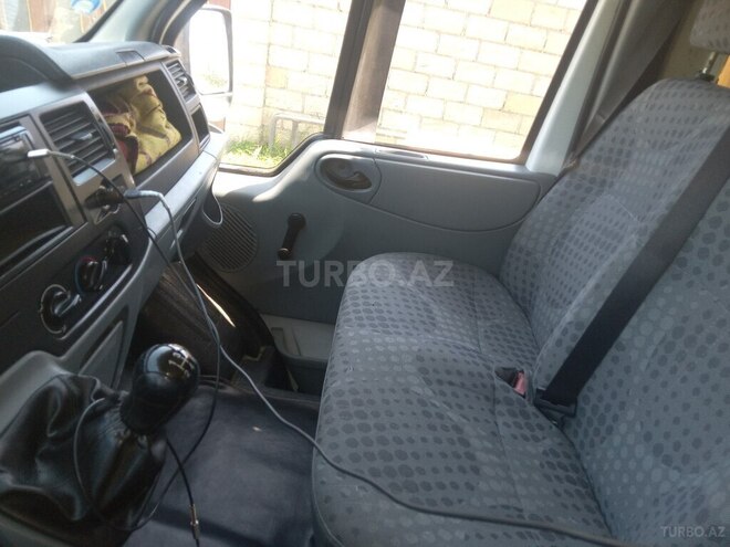Ford Transit-7
