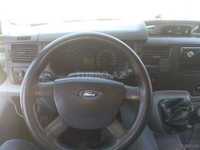 Ford Transit-8