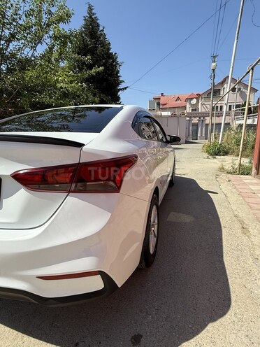 Hyundai Accent-8