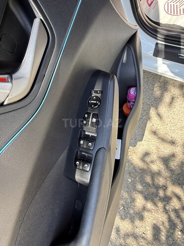 Hyundai Accent-11