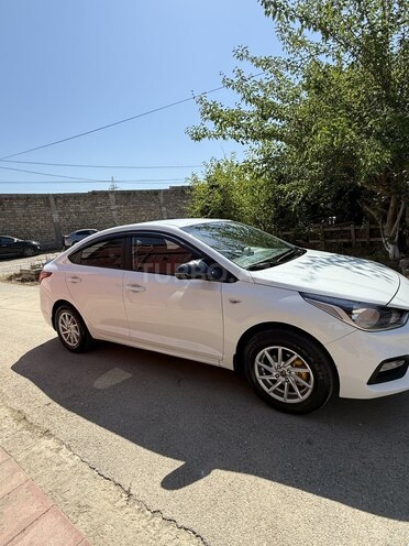 Hyundai Accent-6