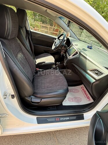 Hyundai Accent-10