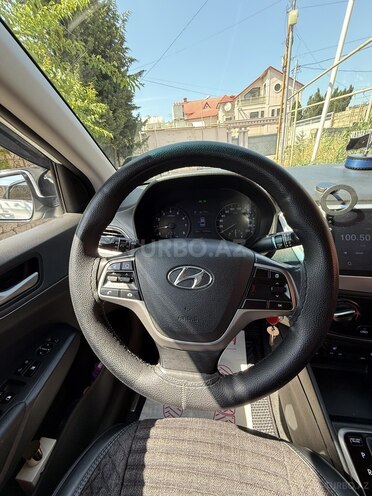 Hyundai Accent-13