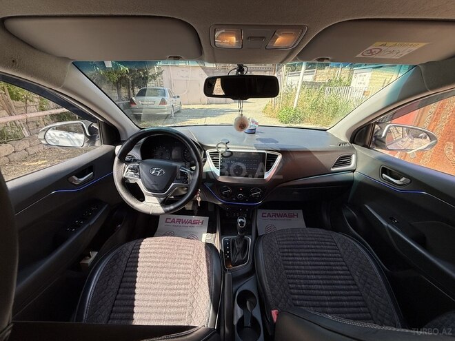 Hyundai Accent-14