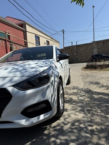Hyundai Accent-4