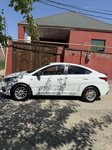 Hyundai Accent-5