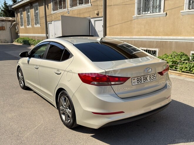 Hyundai Elantra-7