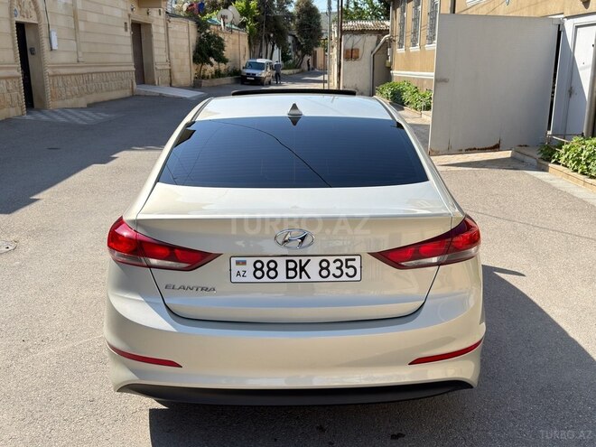 Hyundai Elantra-5