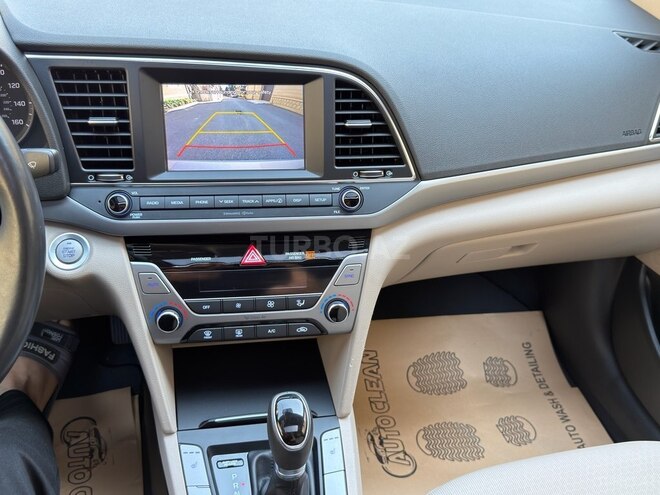 Hyundai Elantra-14