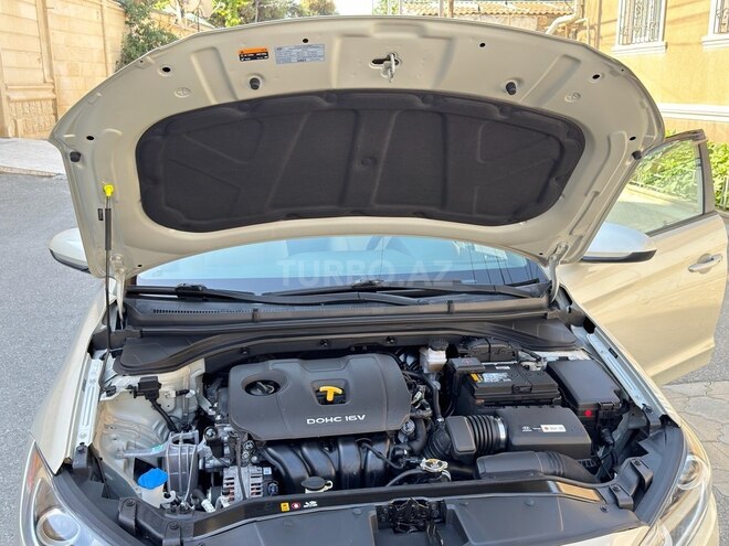 Hyundai Elantra-18