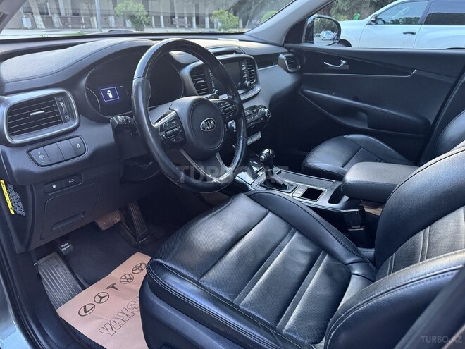 Kia Sorento-13