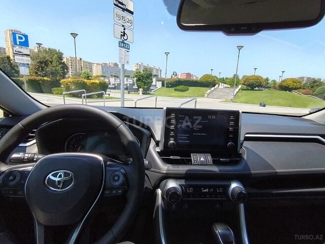 Toyota RAV4-8