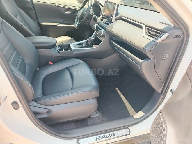 Toyota RAV4-9