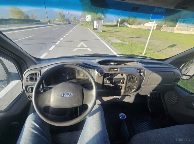 Ford Transit-21