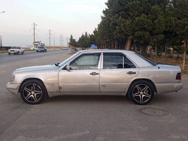 Mercedes 230 E-10