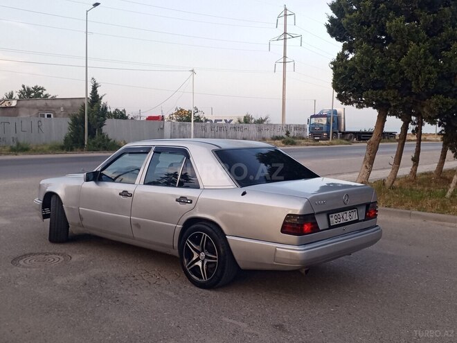 Mercedes 230 E-14